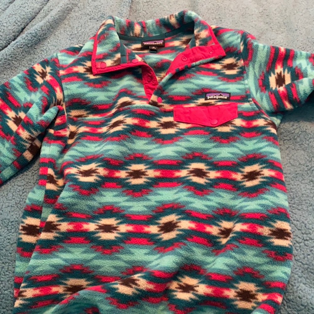 This is a used in great condition Patagonia pullover women's size extra small!